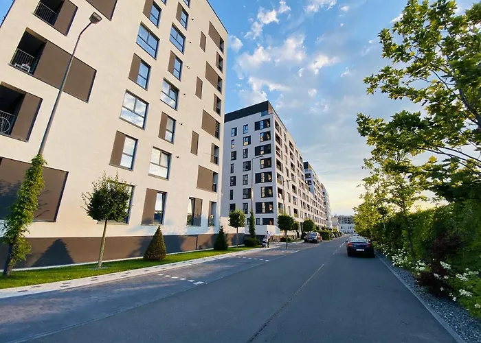 Deluxe Apartment With Balcony And Private Parking In Colvmna Residence