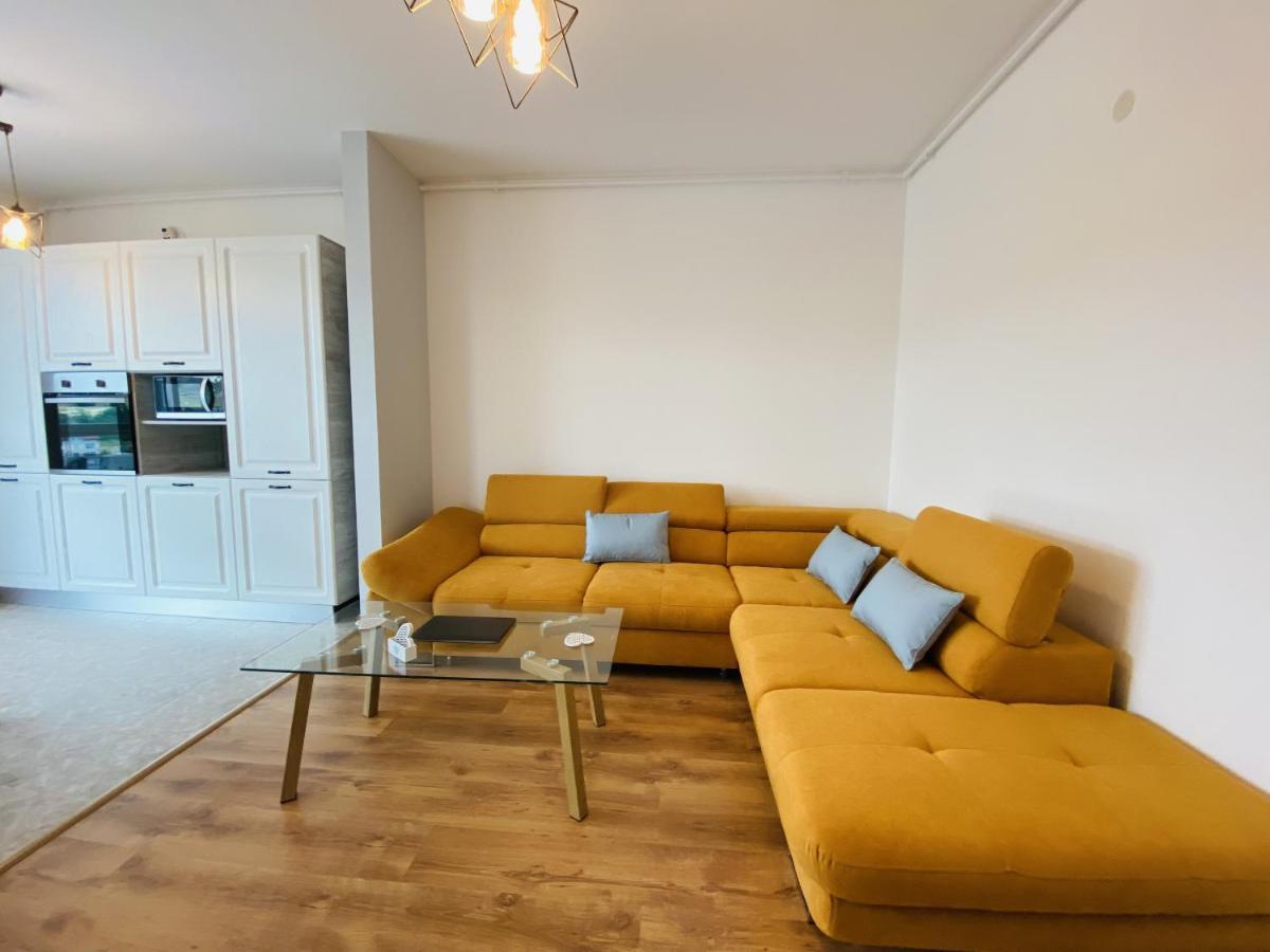 Deluxe With Balcony And Private Parking In Colvmna *