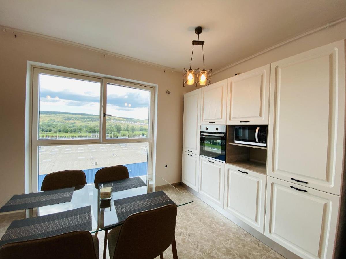 Deluxe With Balcony And Private Parking In Colvmna