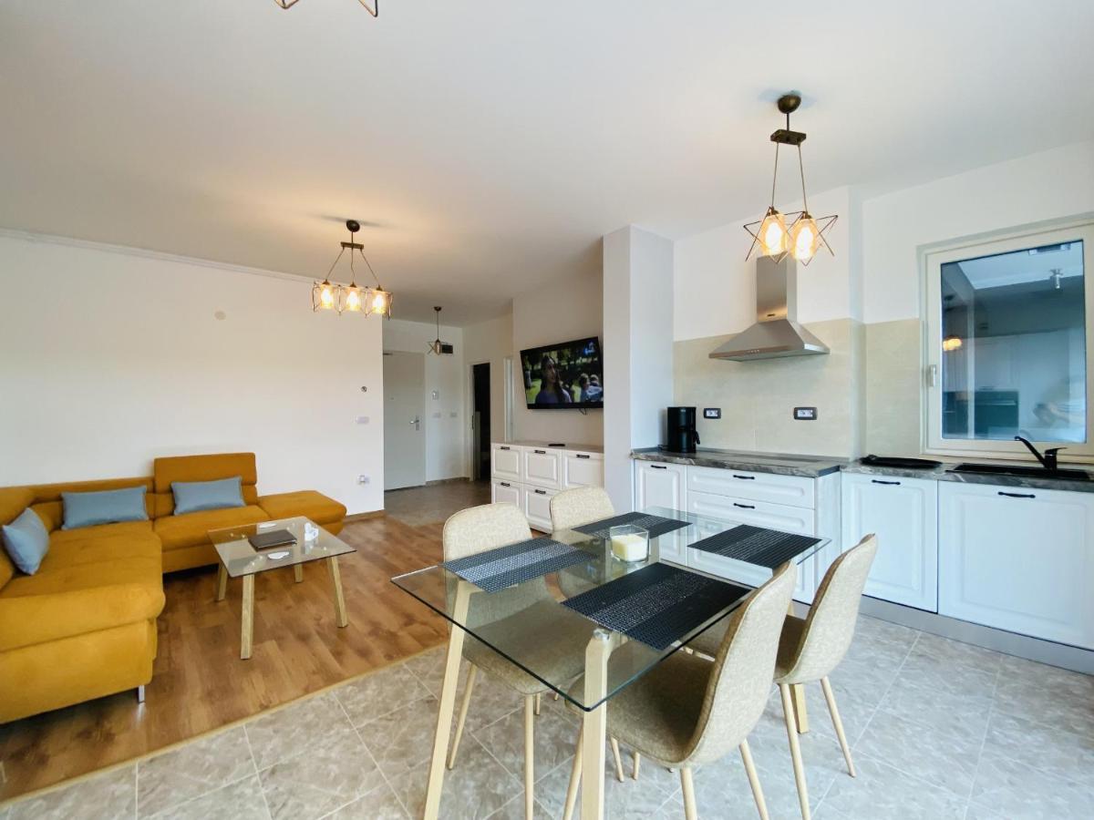 Deluxe With Balcony And Private Parking In Colvmna Căn hộ Cluj-Napoca