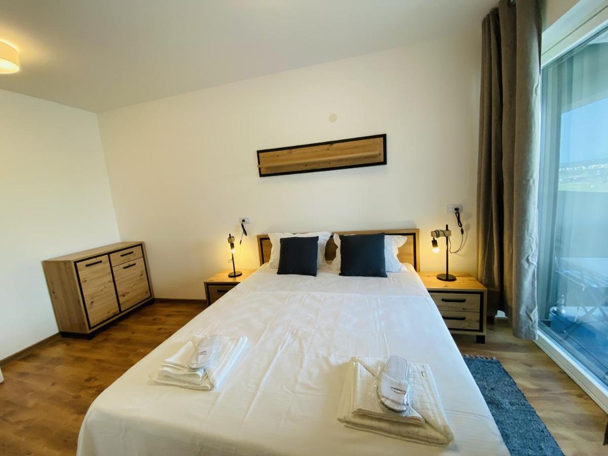 Deluxe With Balcony And Private Parking In Colvmna Căn hộ *