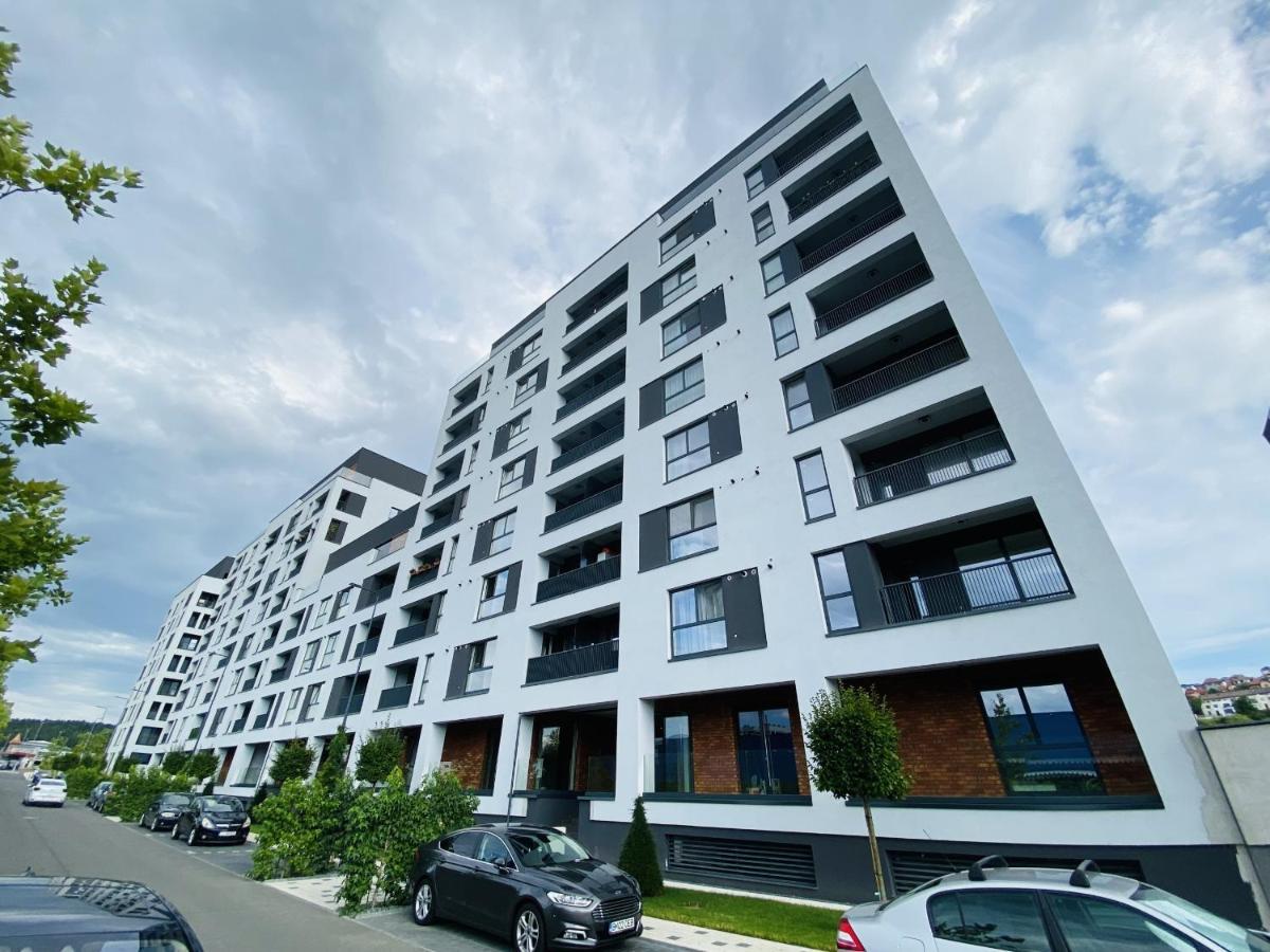 Deluxe With Balcony And Private Parking In Colvmna