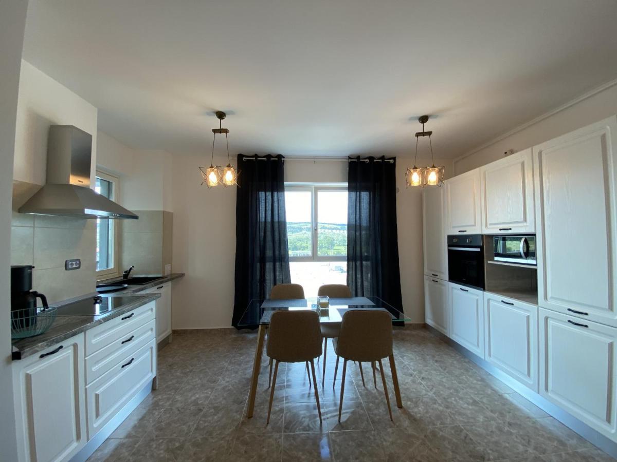 Deluxe With Balcony And Private Parking In Colvmna Cluj-Napoca