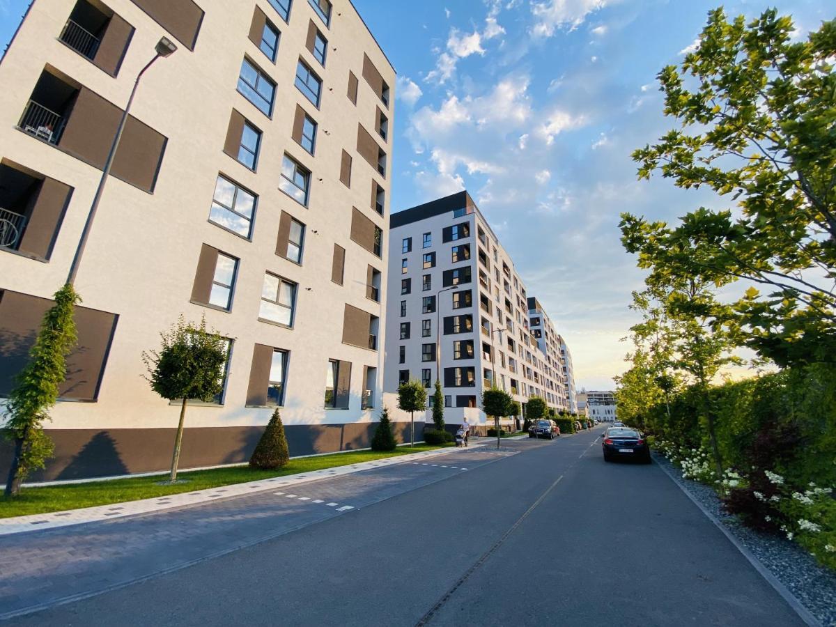 Deluxe With Balcony And Private Parking In Colvmna